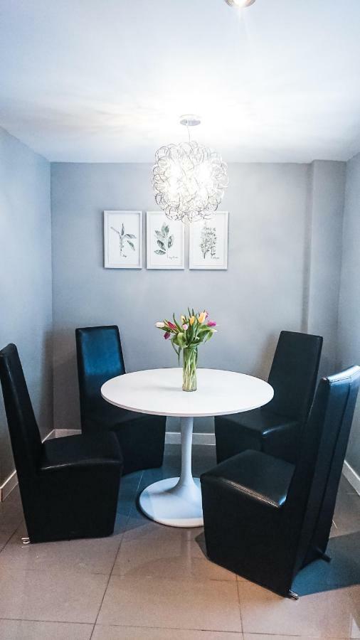 Spacious 3 Bdrm Home Near Downtown Ottawa Exterior photo